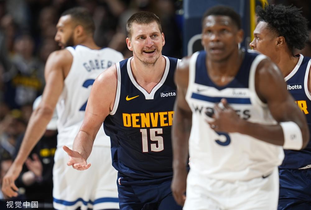 它的成功举 它的成功举