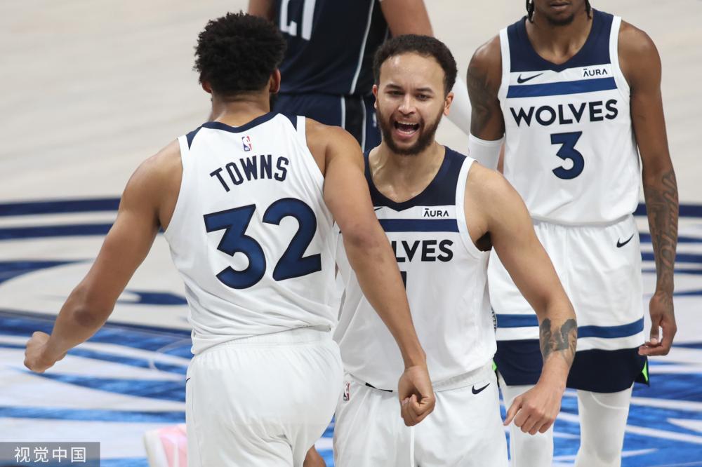 迷冲进球场 迷冲进球场